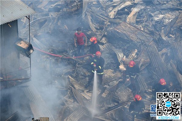 孟加拉国首都贫民区大火导致200间简易房...