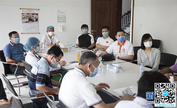 （国际疫情·图文互动）（2）“工作忙碌又细致，经验丰富又专业”——一名柬埔寨青年眼中的中国援柬抗疫医疗专家组