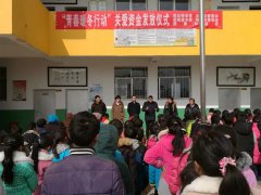 “冰花男孩”戴上棉帽棉手套 首批...